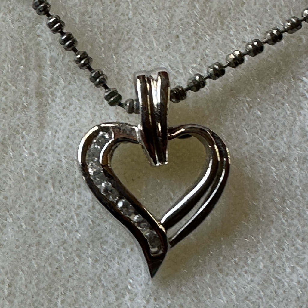 Dimond Heart 10k Chain Included The Chain White Gold 18 K.